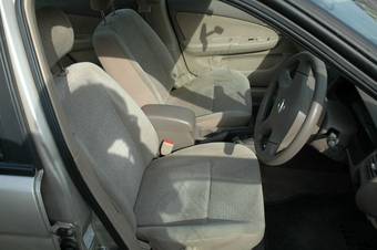 2005 Nissan Sunny Pictures