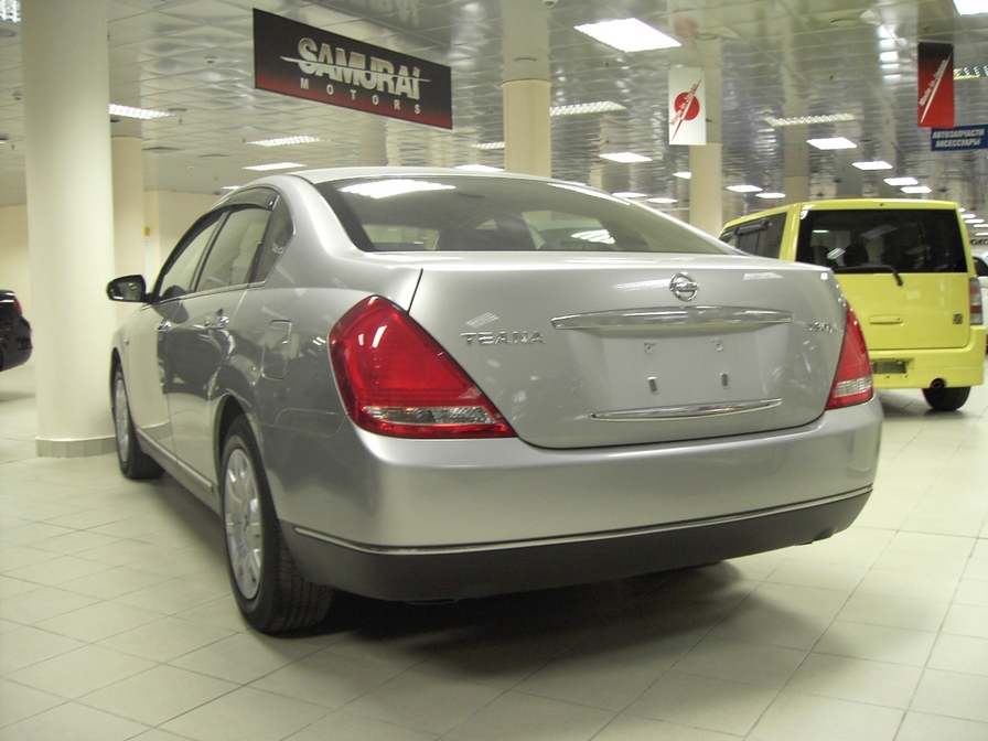 2003 Nissan Teana Pictures
