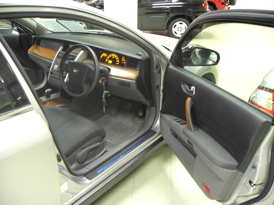 2003 Nissan Teana Pictures
