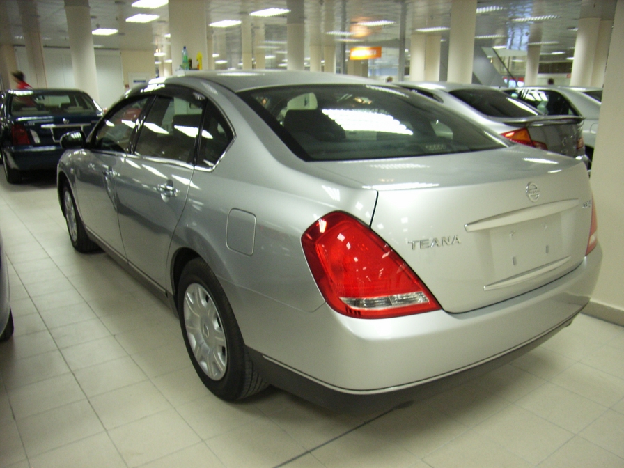2003 Nissan Teana Photos