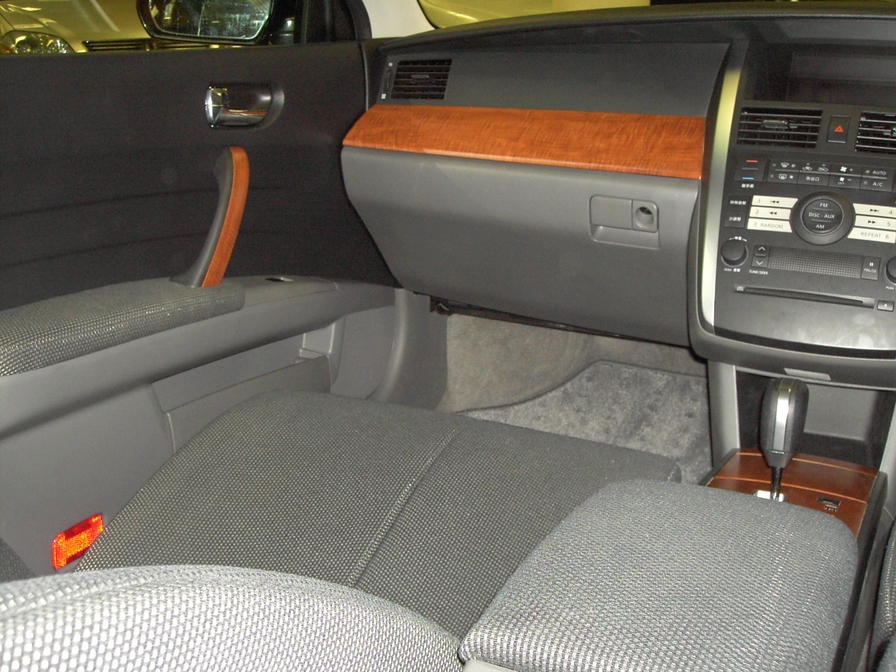 2003 Nissan Teana Pictures