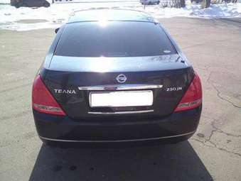 2003 Nissan Teana Photos