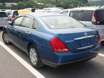 2003 Nissan Teana Pictures