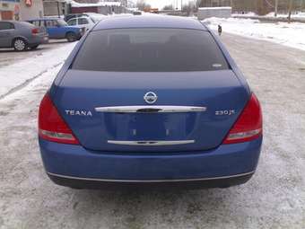 2003 Nissan Teana Photos