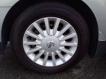 2003 Nissan Teana Photos