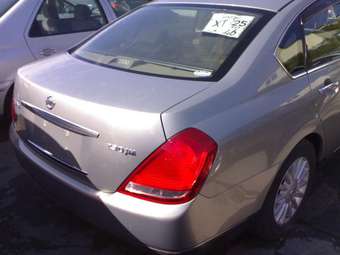 2003 Nissan Teana Photos
