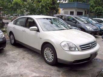 2003 Nissan Teana Photos