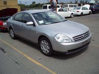 2003 Nissan Teana Photos