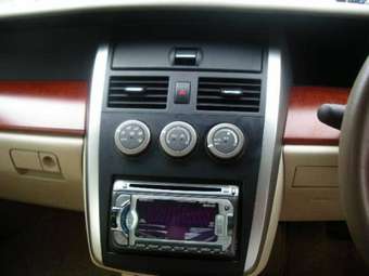 2003 Nissan Teana Photos