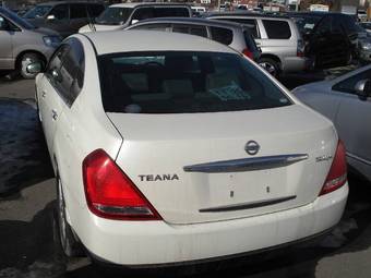 2003 Nissan Teana Pictures