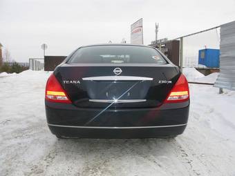 2003 Nissan Teana Pictures