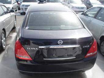 2003 Nissan Teana Photos