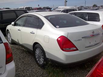 2003 Nissan Teana Photos