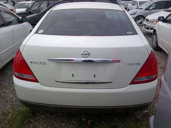 2003 Nissan Teana Photos