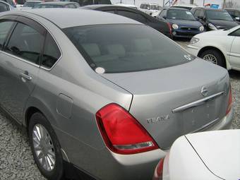 2003 Nissan Teana Pictures