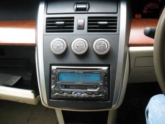 2003 Nissan Teana Photos