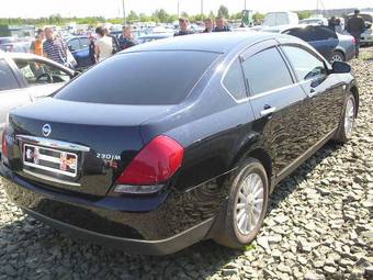 2003 Nissan Teana Photos