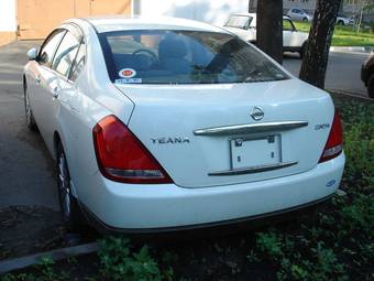 2003 Nissan Teana Photos
