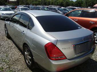 2003 Nissan Teana Pictures