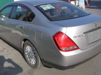 2003 Nissan Teana Photos