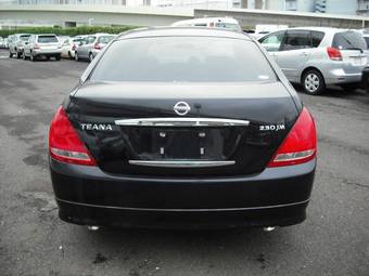 2003 Nissan Teana Photos