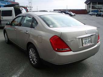 2004 Nissan Teana Images