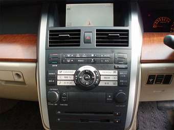 2004 Nissan Teana Photos