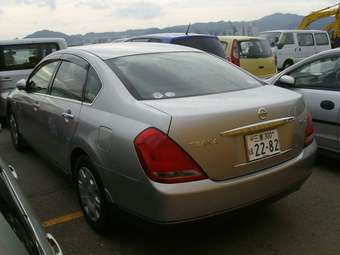 2004 Nissan Teana Photos
