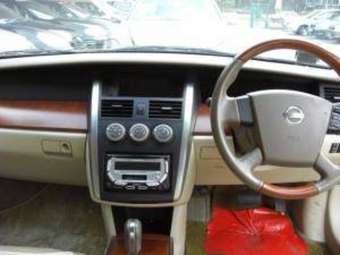 2004 Nissan Teana Photos