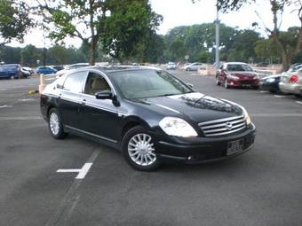 2004 Nissan Teana Pictures