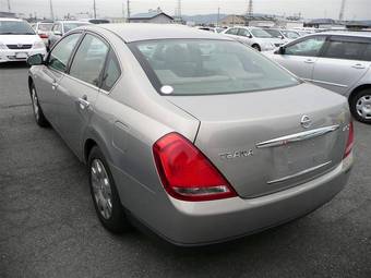 2004 Nissan Teana Photos