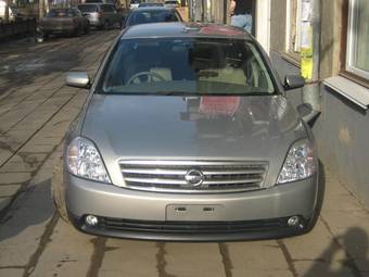 2004 Nissan Teana Photos