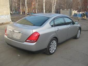 2004 Nissan Teana Pictures