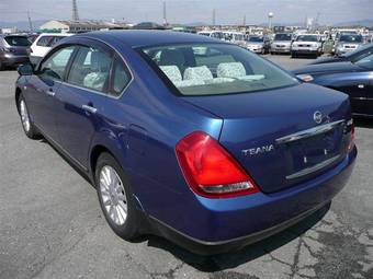 2004 Nissan Teana Pictures