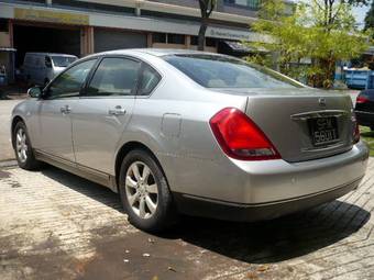 2004 Nissan Teana Pictures