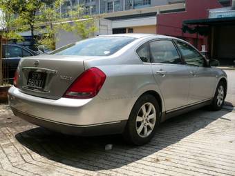 2004 Nissan Teana Photos