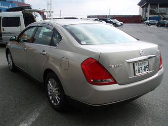 2004 Nissan Teana Photos