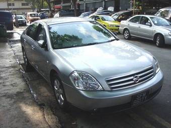 2004 Nissan Teana Pictures