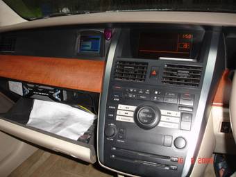 2004 Nissan Teana Photos