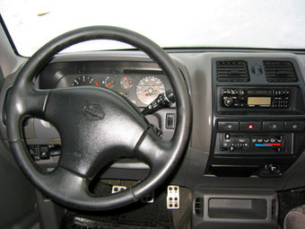 1995 Nissan Terrano Pictures