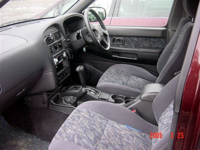 1998 Nissan Terrano Images