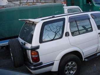 1998 Nissan Terrano Pictures