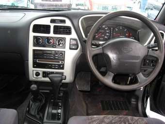 1998 Nissan Terrano Pictures