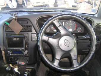 1998 Nissan Terrano Pictures