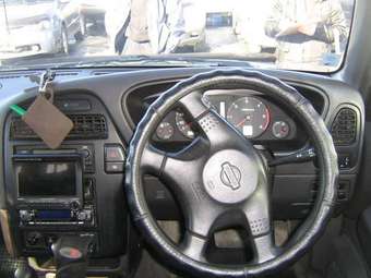 1998 Nissan Terrano Pics