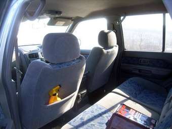1999 Nissan Terrano Images