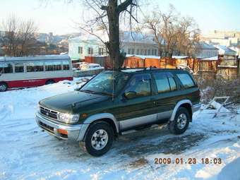 1999 Nissan Terrano Images