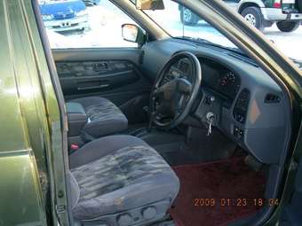 1999 Nissan Terrano Pictures