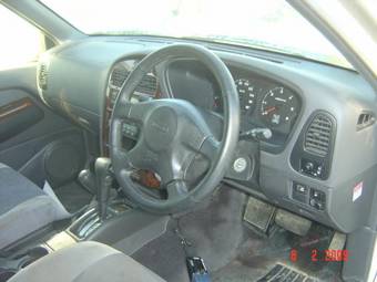 1999 Nissan Terrano Pics