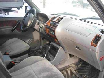 1999 Nissan Terrano Images